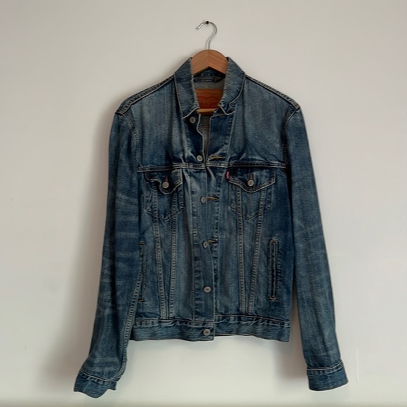 Men’s Levi’s Denim Jacket in size Small